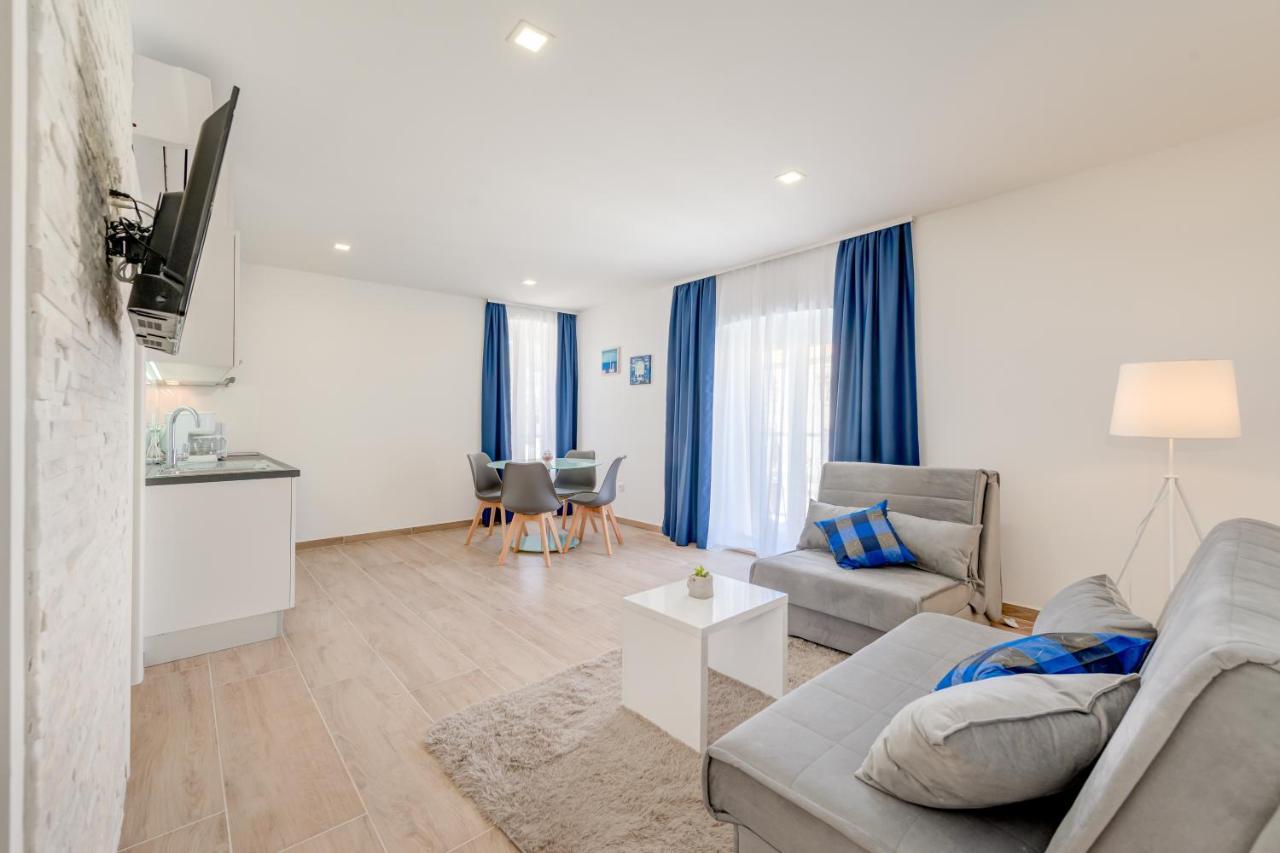 Apartments Villa Tudor 2 ฮวาร์ ภายนอก รูปภาพ