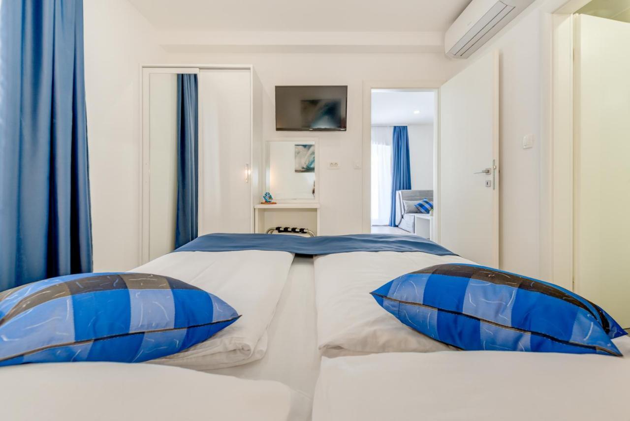 Apartments Villa Tudor 2 ฮวาร์ ภายนอก รูปภาพ