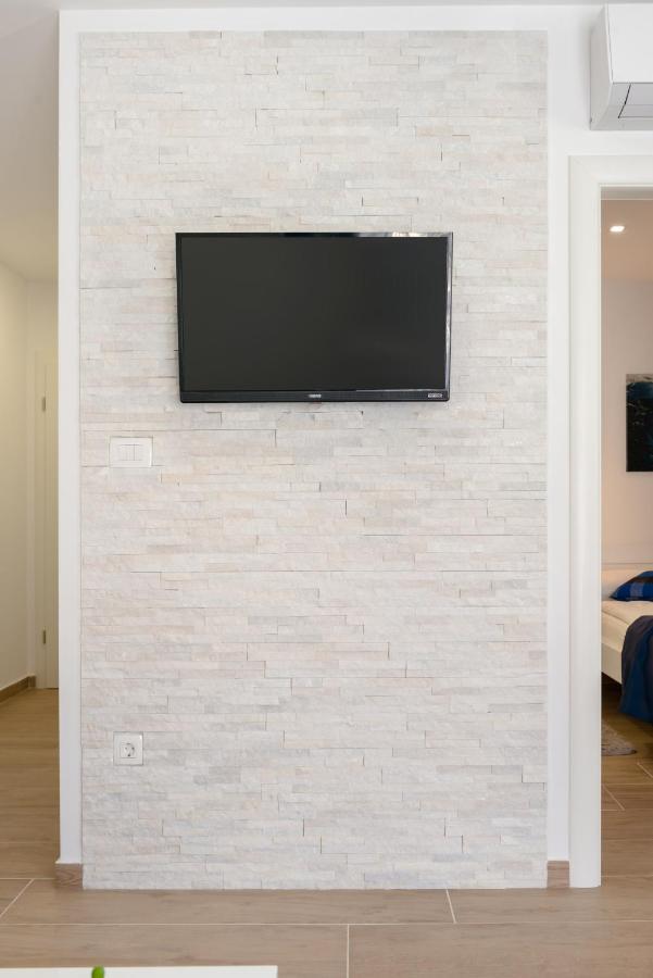 Apartments Villa Tudor 2 ฮวาร์ ภายนอก รูปภาพ