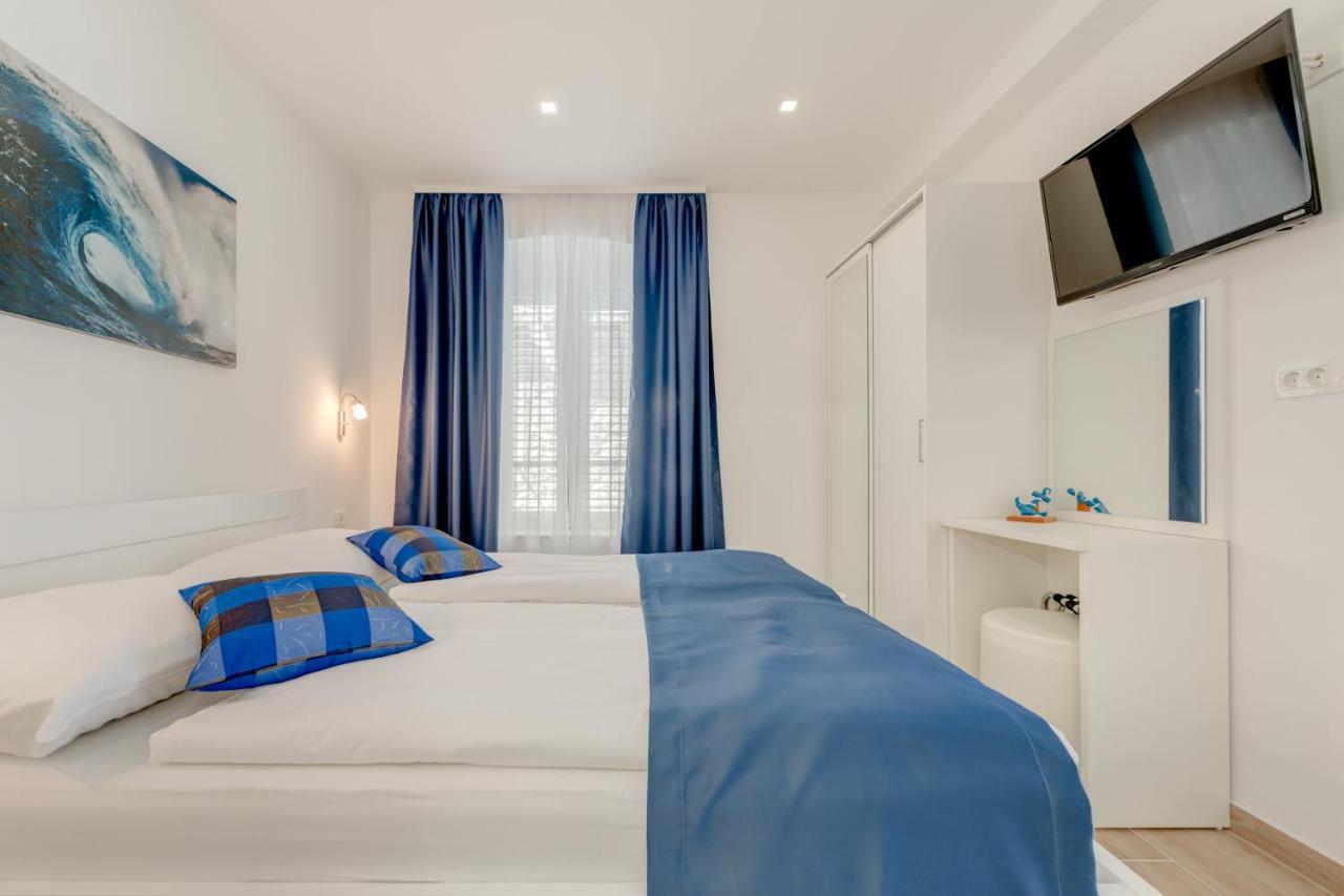 Apartments Villa Tudor 2 ฮวาร์ ภายนอก รูปภาพ