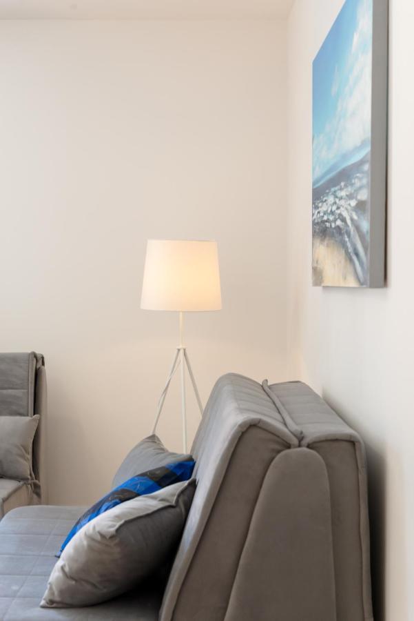 Apartments Villa Tudor 2 ฮวาร์ ภายนอก รูปภาพ