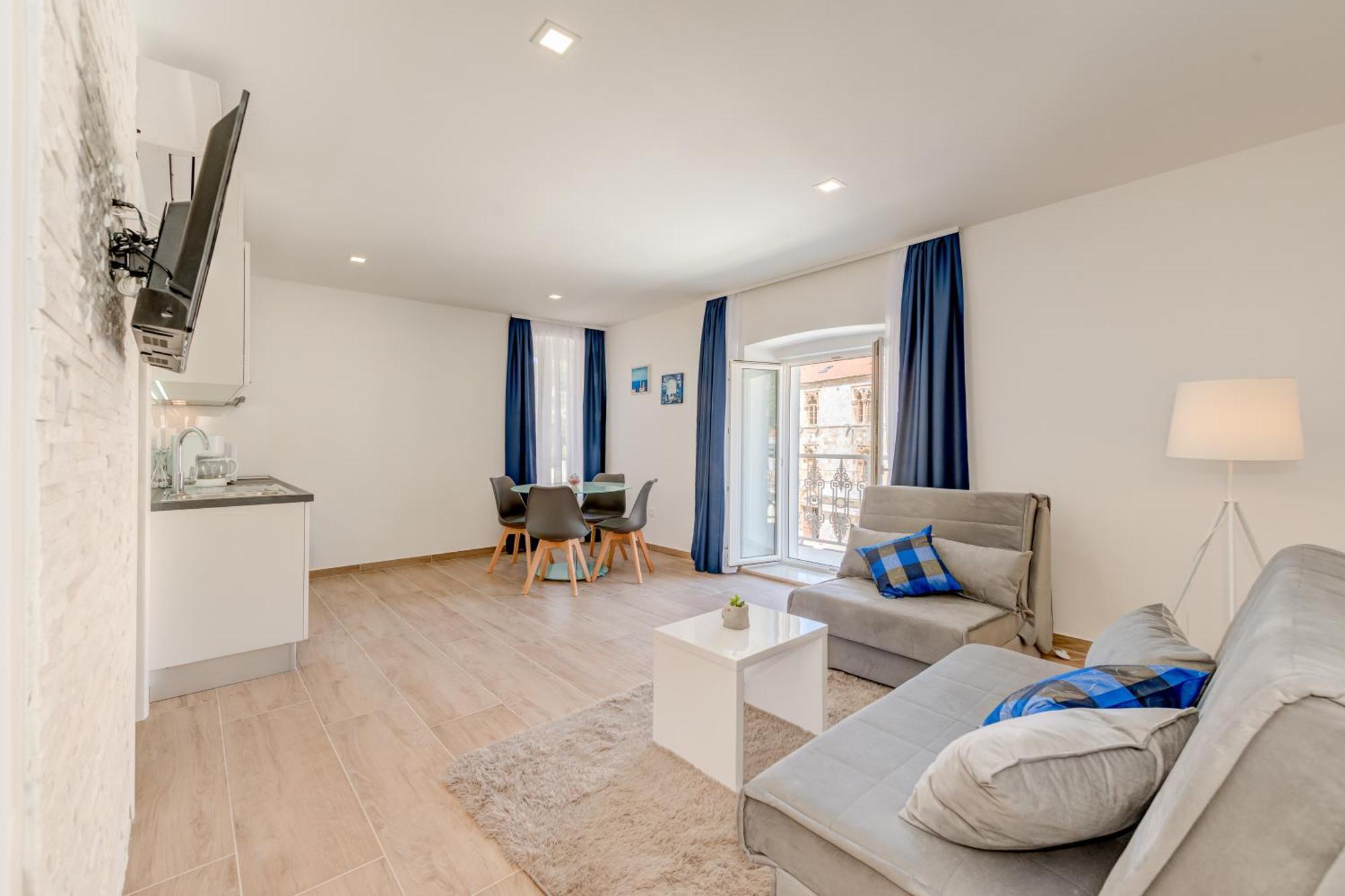Apartments Villa Tudor 2 ฮวาร์ ภายนอก รูปภาพ